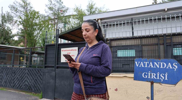In Diyarbakır, fake police officers made a 70-year-old mother find the 1 kilogram 200 grams of gold her daughter had hidden at home and took it.