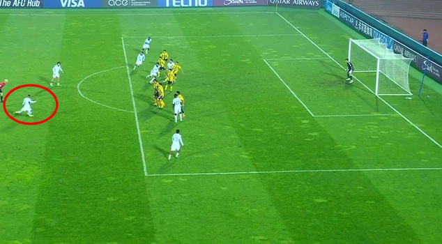 He was being booed at Fenerbahçe! He is putting on a show at his new team.