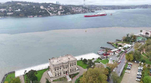 After the downpour, the Bosphorus took on two colors! The mud flowing from the streams was captured from the air