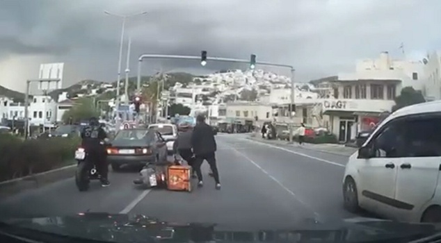 They assaulted a motorcycle courier at a red light in Bodrum! Two attackers fined 360 thousand lira