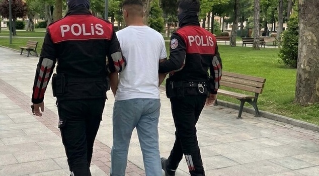 17-year-old fugitive caught in park in Manisa! He has a 152-year prison sentence from 65 theft cases