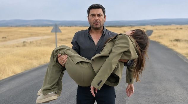 Scandalous mistake in the Uzak Şehir trailer watched half a million times! They had to delete it.