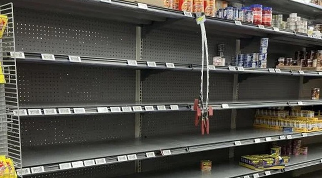 По предупреждению правительства люди опустошили магазины! Страна готовится к апокалипсису