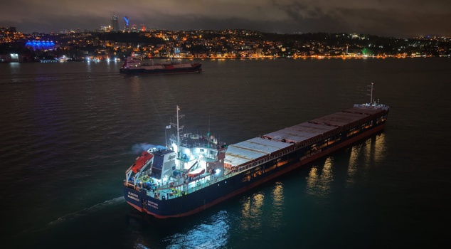 A cargo ship broke down in the Bosphorus! Bosphorus traffic has been suspended in both directions.