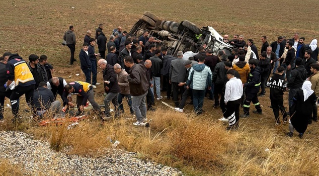 Police officer Tayfun Akalan, who was injured in a traffic accident in Van, has been martyred.