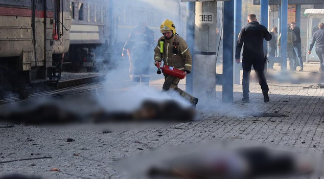 زيلينسكي: مقتل 19 شخصًا في هجمات الطائرات المسيّرة الروسية
