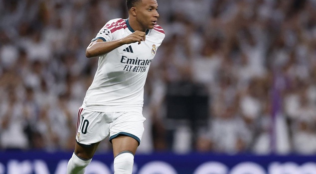 The crisis is growing: now they have also burned Mbappe's shirts.