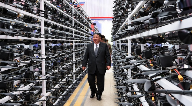 Kim Jong-un threatened the world! He displayed his new weapons for the first time