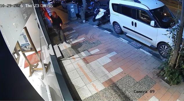On the night of Republic Day, he threw the Turkish flag to the ground in Manisa! Those moments were caught on camera