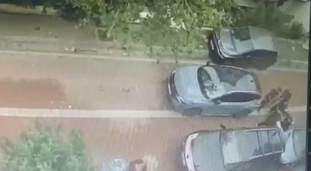In Avcılar, after a parking space fight, a jeep hit 3 people in the opposing group! 5 suspects were arrested.