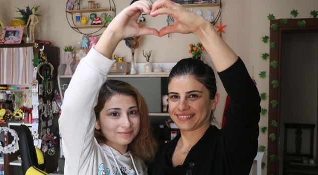 Doctors had said 'she won't survive the night'! Tuğba, who beat leukemia through painting, hugged İsmail YK after 14 years.