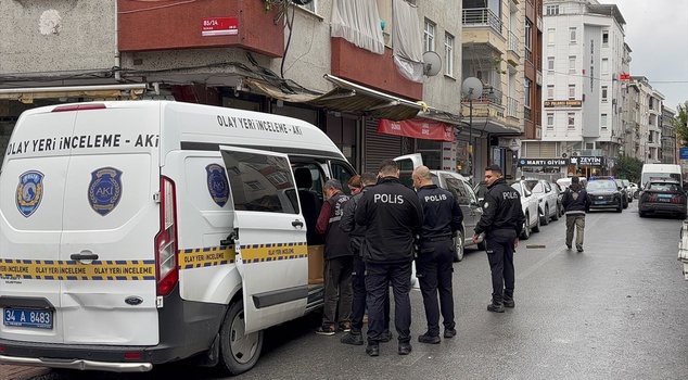 In Zeytinburnu, a shopkeeper who was asked for protection money chased down a suspect who opened fire in front of his workplace and wounded him with his own gun.
