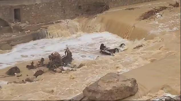 İspanya'da şiddetli yağışlar, sel felaketine döndü