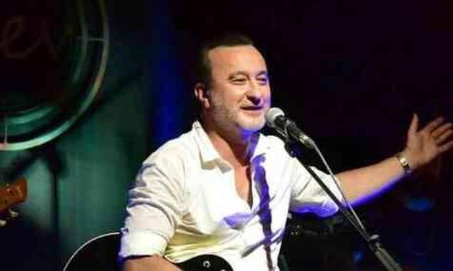 Şarkıcı Nev sahnede küfür mü etti, ne dedi?