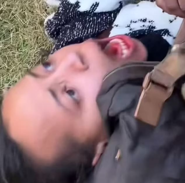 Aldığı buzdolabı mutfağa sığmayınca teslimat görevlisini rehin almaya çalıştı