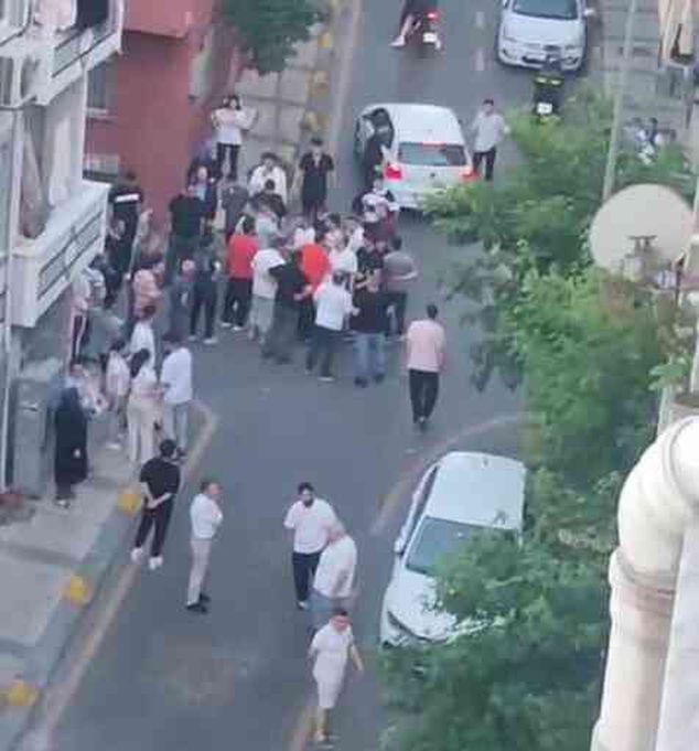 Daireyi boşalt tartışmasında sinirler gerildi! Evden çıkmayan kiracısını oğullarıyla birlikte dövdü