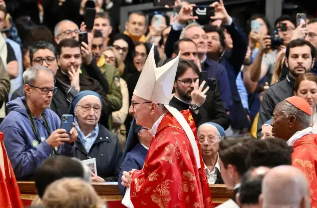 Vatikan'da Papa 2. kez seçilemedi