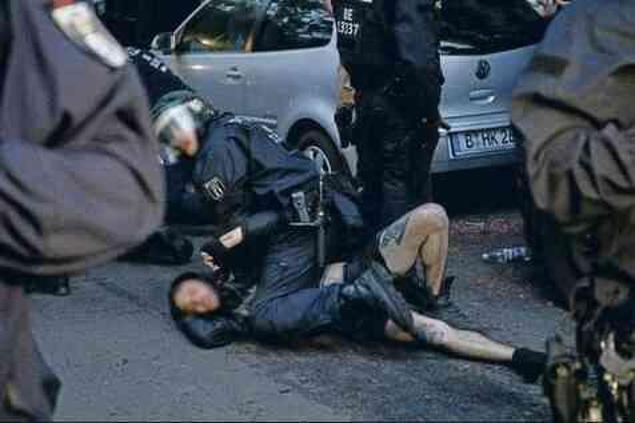 Almanya'da sokaklar alev alev! Göstericilerle polis çatıştı: Çok sayıda gözaltı var