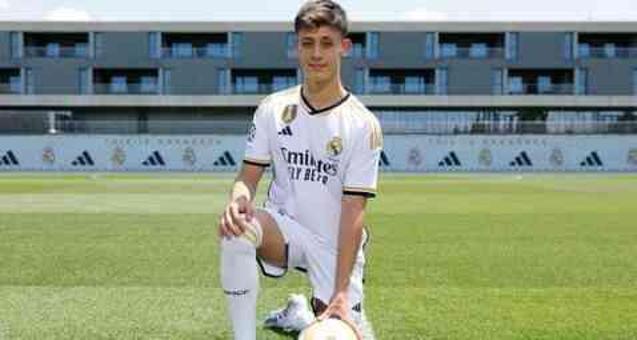 Arda Güler, Real Madrid'de ilk kez 11'de!
