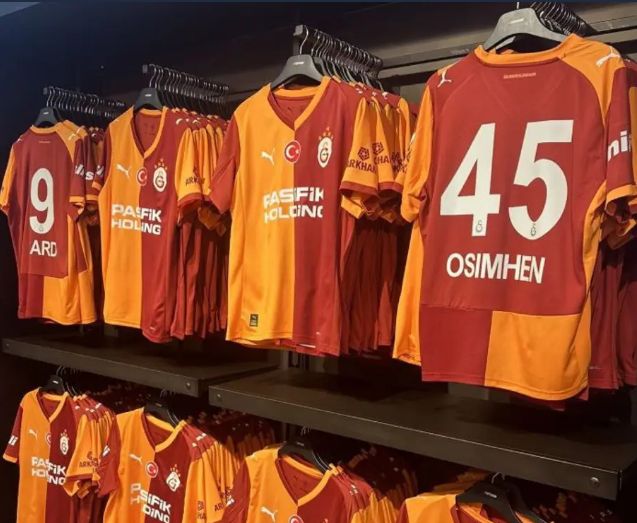 Osimhen formaları neden GS Store'da satılıyor, Osimhen kalacak mı?