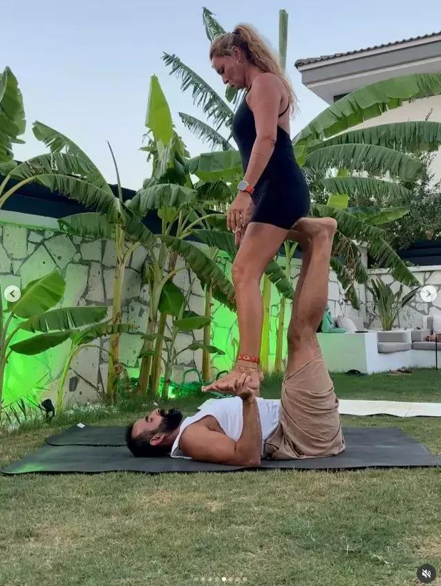 Formunu spora borçlu! 50 yaşındaki Pınar Altuğ yıllara meydan okudu