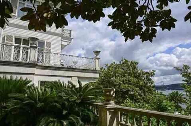 FETÖ firarisi AKIN İPEK'İN YALISI satışa çıktı mı, ne kadar? Koza-İpek Holding'e ait BEYAZ KÖŞK ne kadara satılıyor, kaç TL?