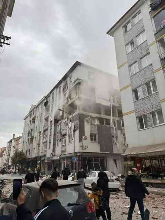 Çorum'da 5 katlı binada patlama! 1 kişi hayatını kaybetti, 33 kişi yaralandı