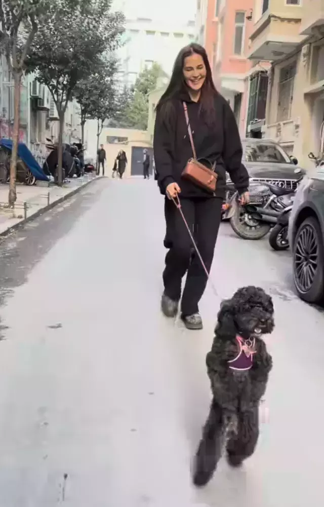 Emel Yıldırım ve köpeğinin eğlenceli anları yüzleri güldürdü