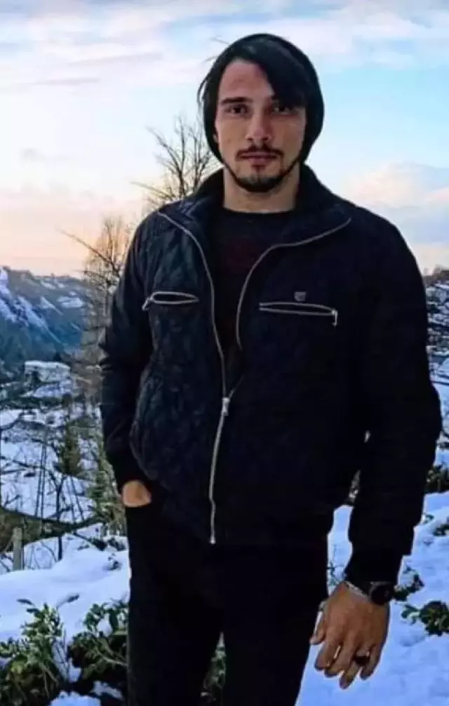 Dalgalı denizde kaybolan İsmail, ekiplerin uyarısıyla sudan çıkıp daha sonra tekrar suya atlamış