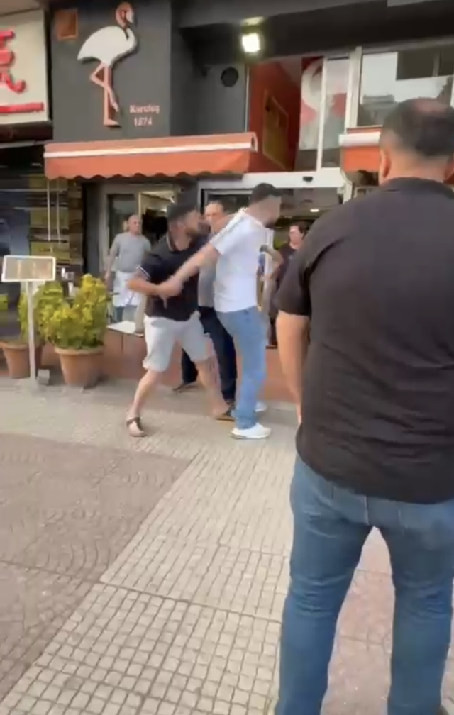 Aracına çarpan sürücüye saldırdı, tepki gösteren kadını 'Boğazını keserim' diyerek tehdit etti