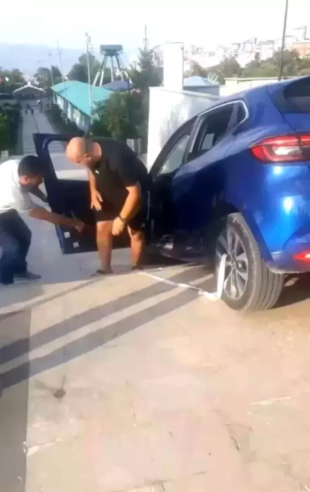 Bursa'da Navigasyon Hatası: Araç Merdivenden Aşağı Uçtu