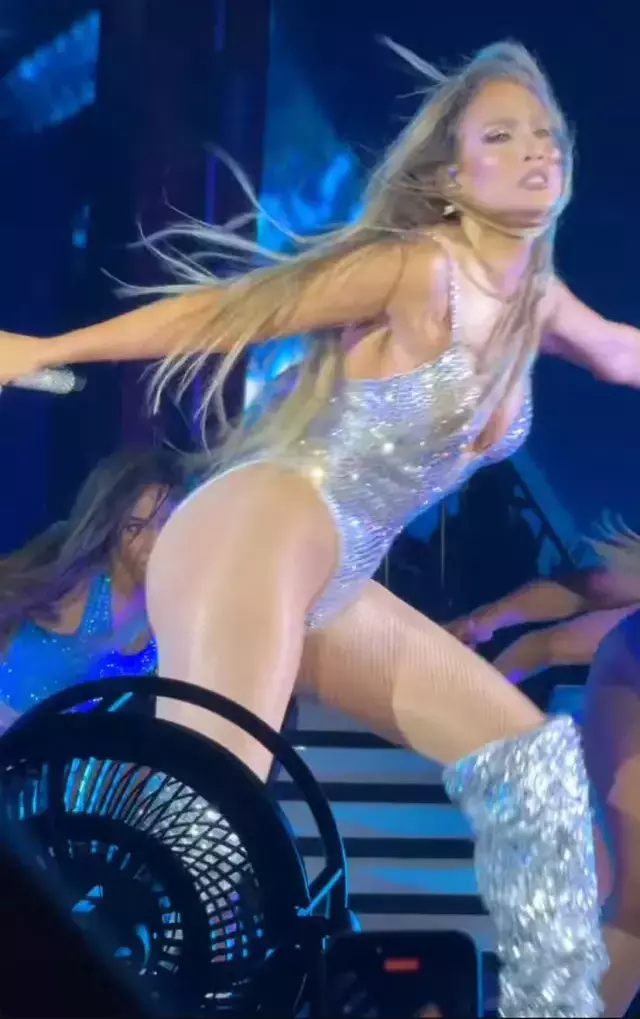 Jennifer Lopez İstanbul'u salladı