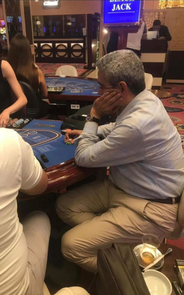 MHP Aydın İl Başkanı Haluk Alıcık kumar masasında