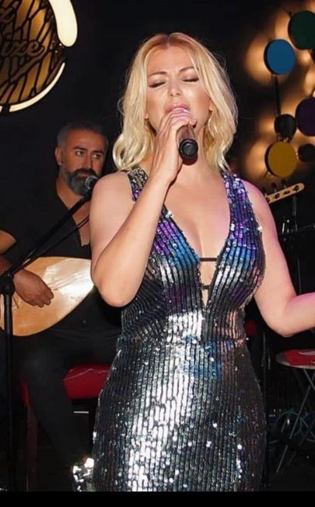 Oğlu 'Anne hep bir yerlerin konuşuluyor' diyerek tepki göstermişti, Songül Karlı yine mest etti