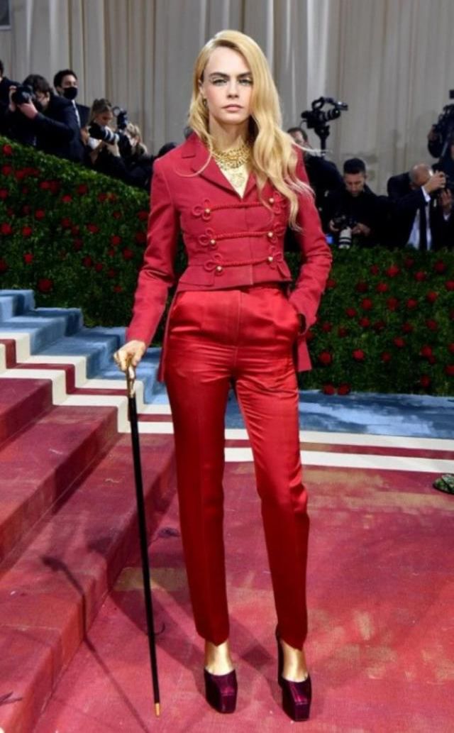 Met Gala'da şıklık yarışı! Gelinlikle katılan da oldu avizeyi andıran elbiseyle de