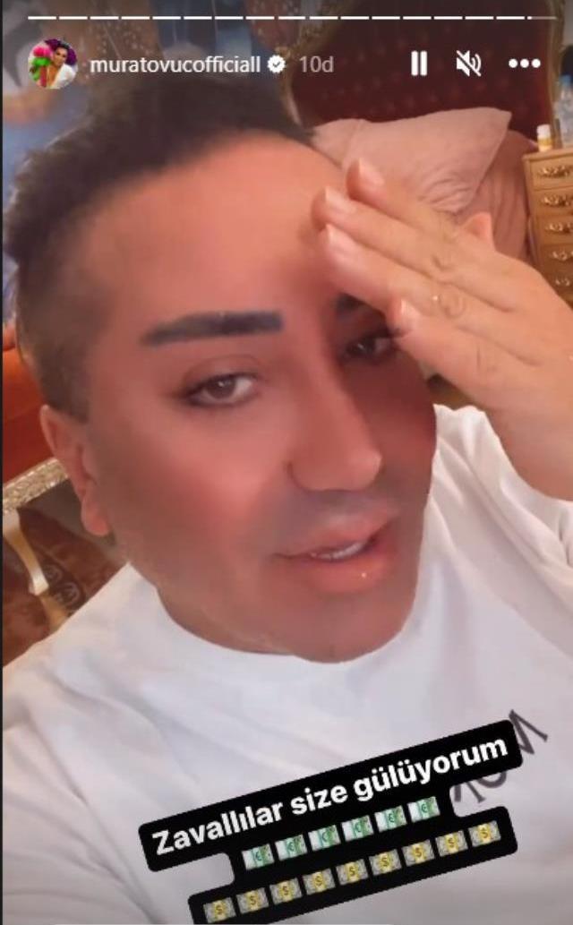 Şarkıcı Murat Övüç, sahnede eteğine basınca fena düştü