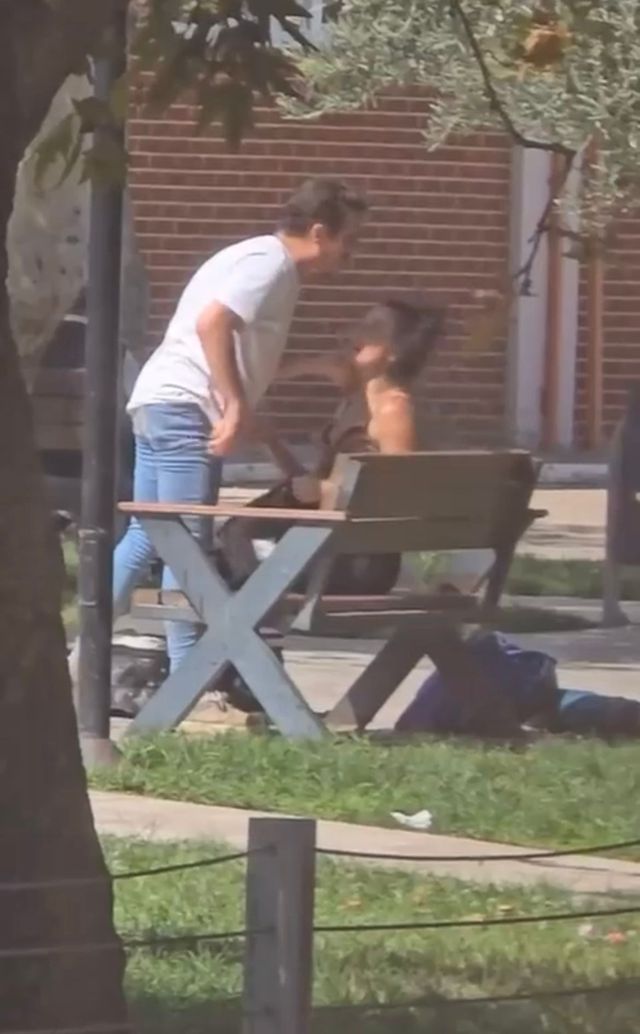 Sokak ortasında dehşeti yaşattı: Sevgilisinin önce boğazını sıktı ardından yumrukladı!