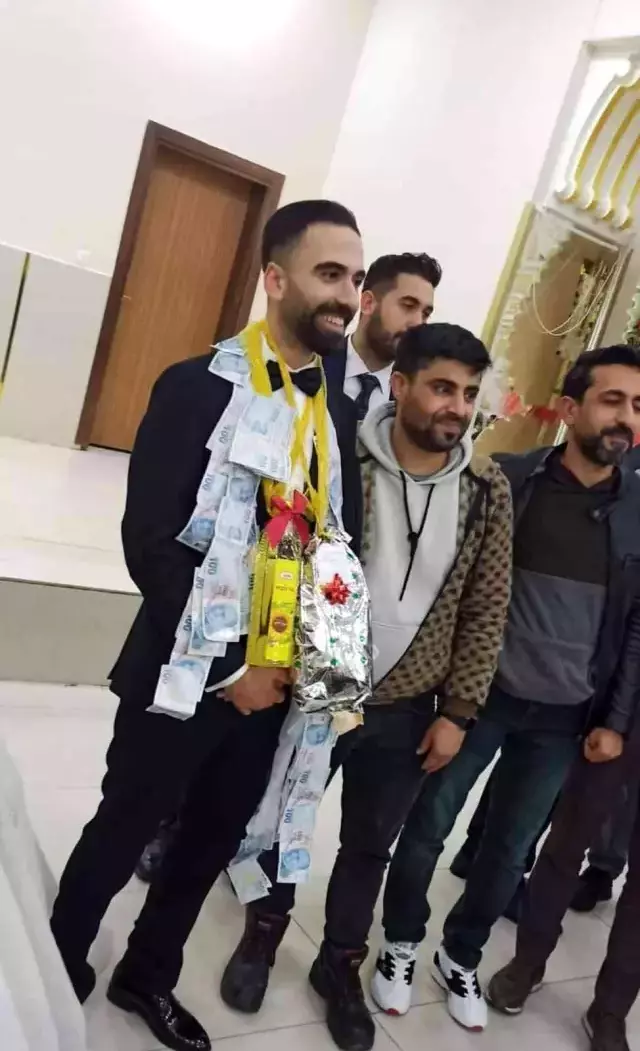 Görenler şaşırıp kaldı! Takı merasiminde damada sıvı yağ ve çay taktılar