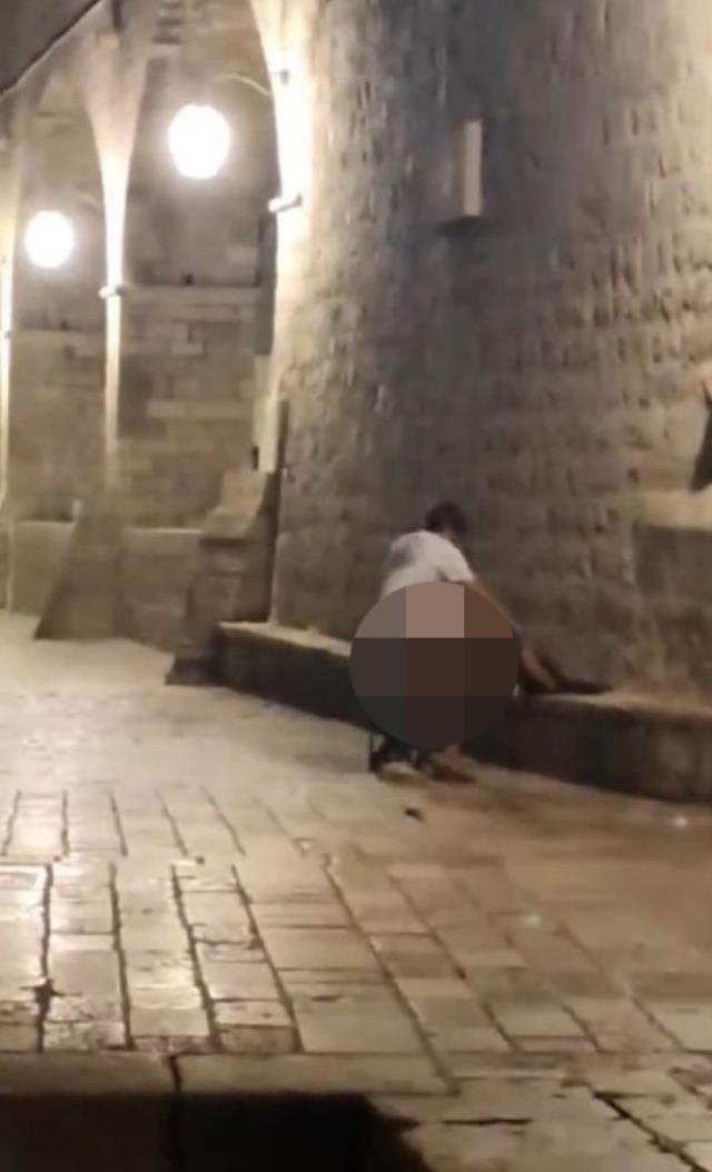 Game of Thrones'un çekildiği yerde cinsel ilişkiye girerken yakalandılar