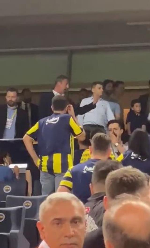 Fenerbahçeliler puan kaybı sonrası deliye döndü! Taraftarla tartışan Ali Koç'tan olay hareket
