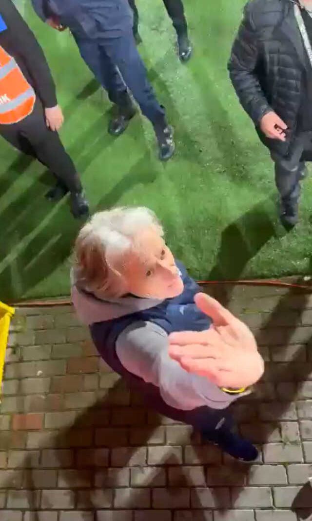 Jorge Jesus'u hiç böyle görmemiştik! Taraftardan duyduğu kelime sonrası geri döndü