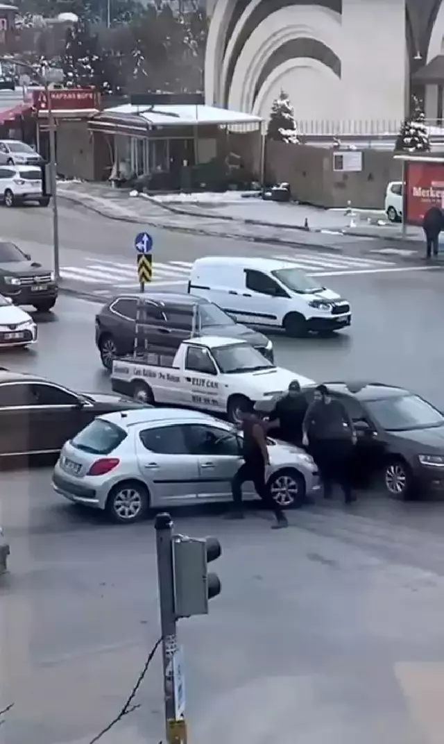 Trafikte kendisini uyaran sürücüye çekiçle saldıran sanığa 11,5 yıl hapis