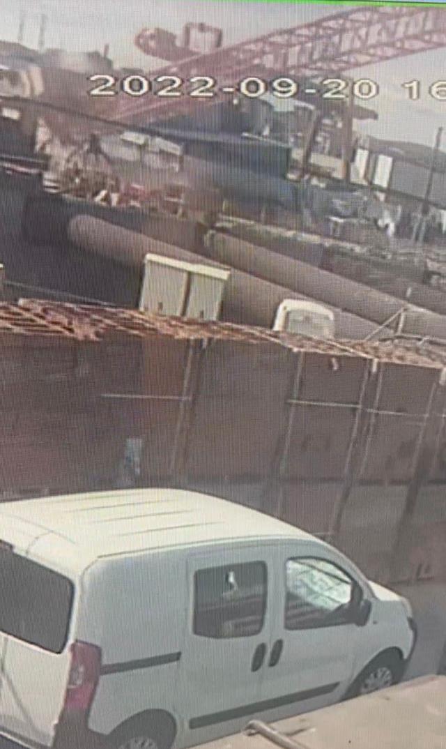 Sancaktepe'de metro çalışmasında vinç devrildi! O anlar kameraya yansıdı