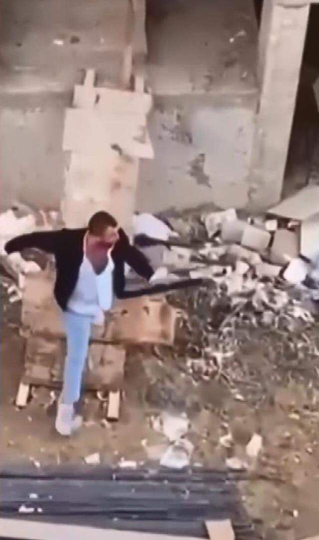 Pompalı tüfekle tehditler savurdu, polise doğrultunca omuzundan vuruldu