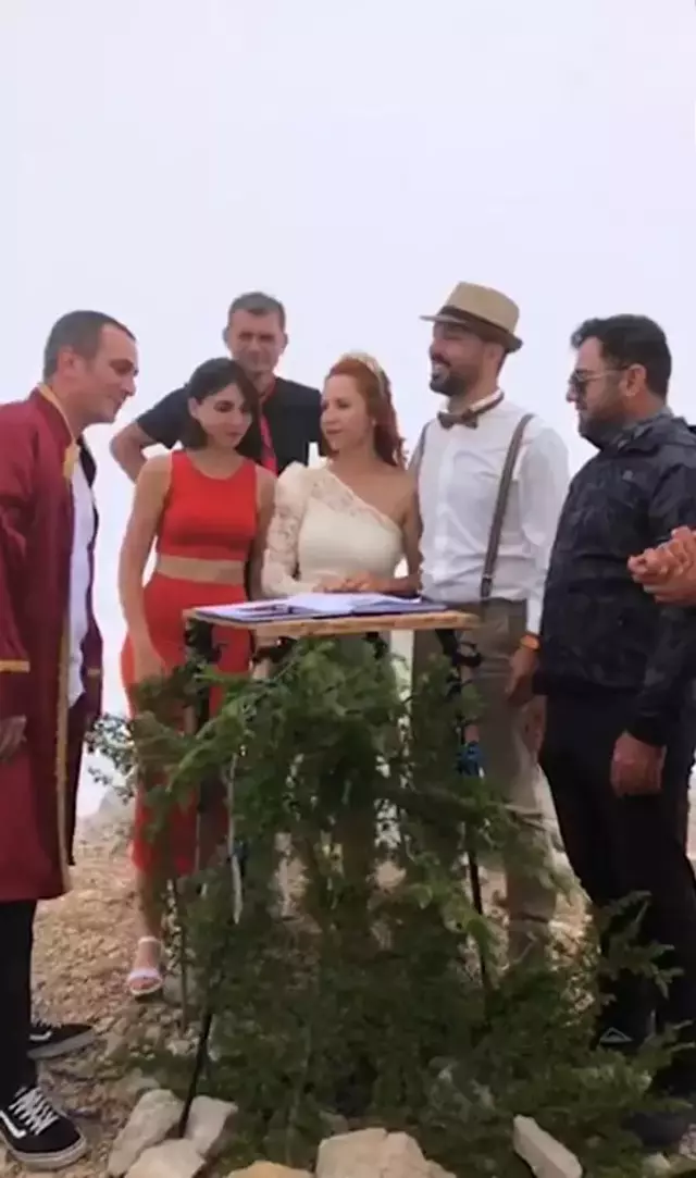 Tanıştıkları dağın zirvesinde nikahları kıyıldı