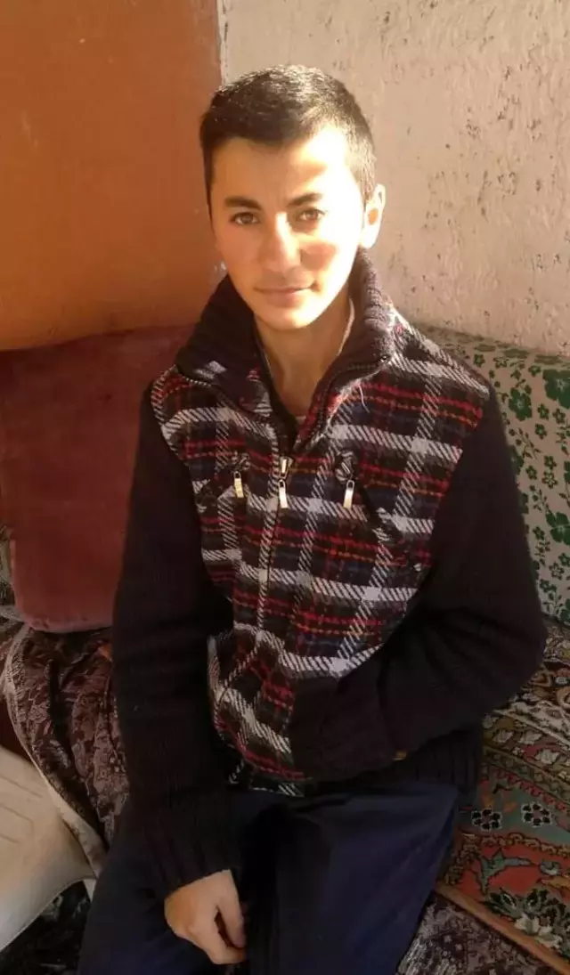 Yük treninin vatandaşa çarptığı feci kaza saniye saniye kameralara yansıdı