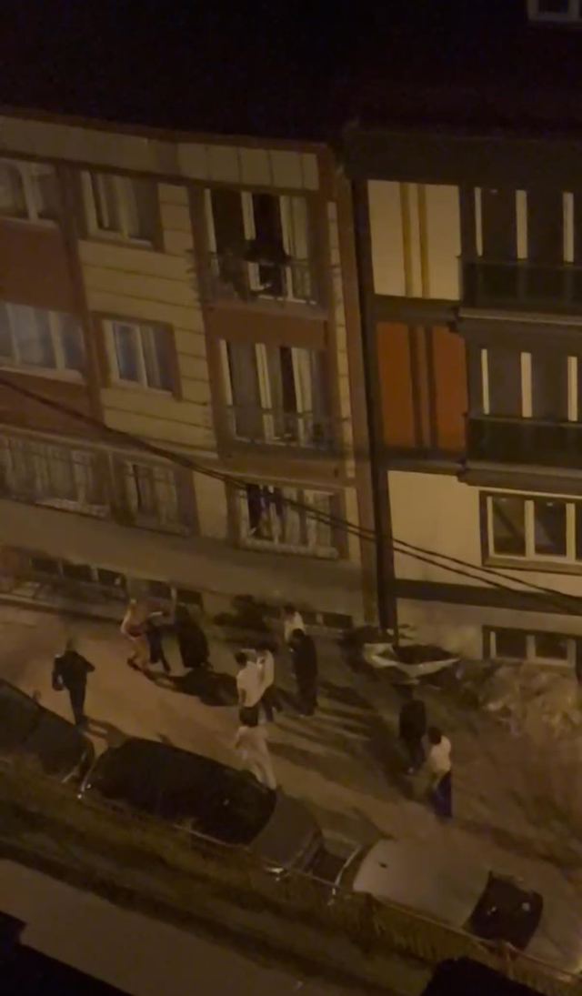 Sokakta kadına şiddet! Mahalleliden 'Vur hak etti' sözleriyle destek