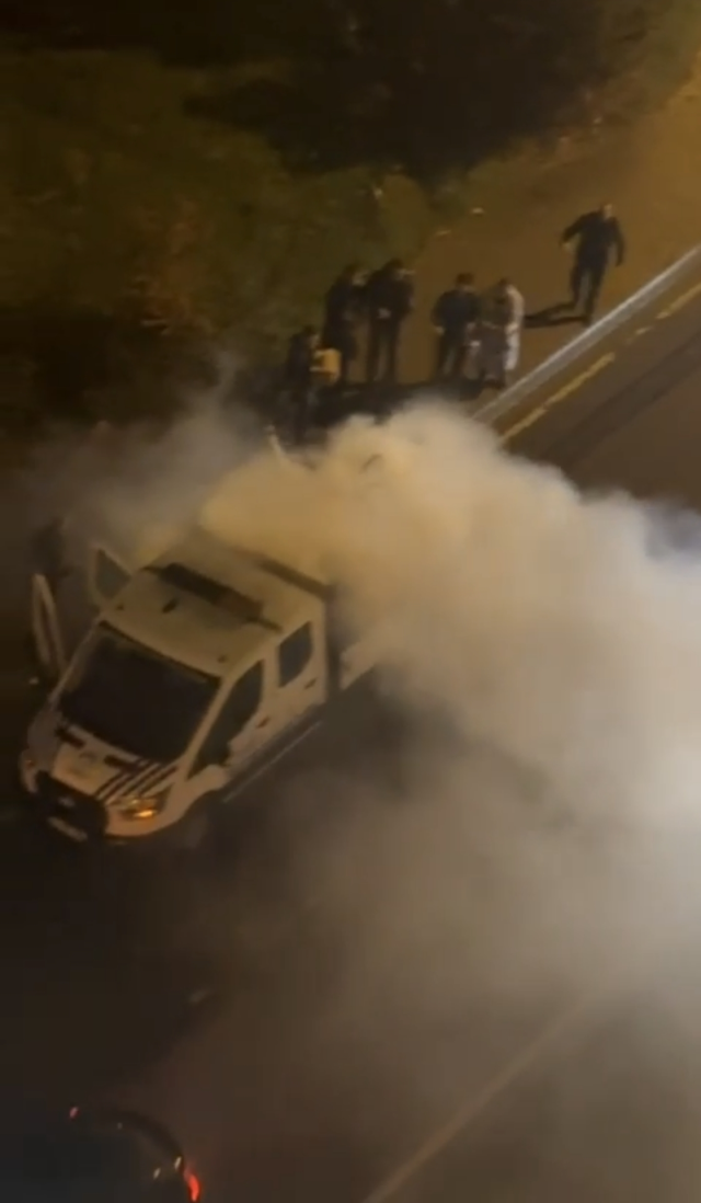 Seyyar Satıcının İsyanı: Zabıta Aracını Ateşe Verdi