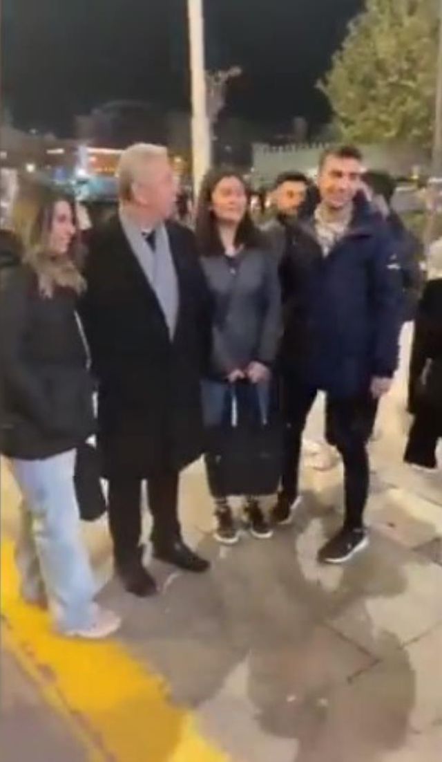 Utandıklarını görünce yanları gitti! Mansur Yavaş'ın genç kızlara sorduğu tek soru havalara uçurdu