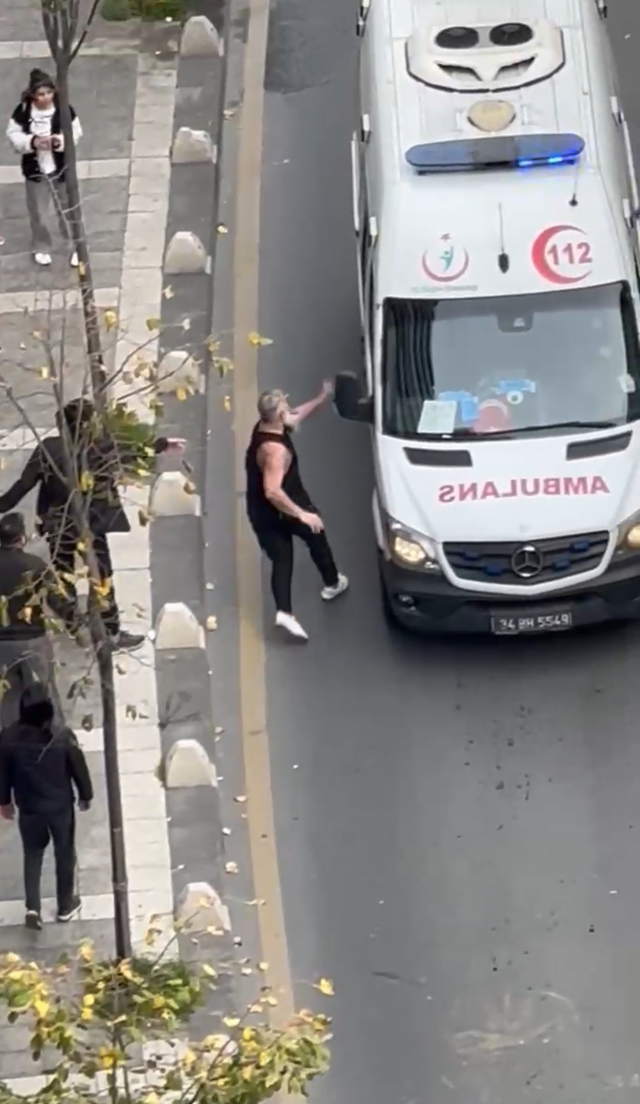 16 yaşındaki ağabey kardeşini rahatsız eden 2 kişiyi bıçakladı